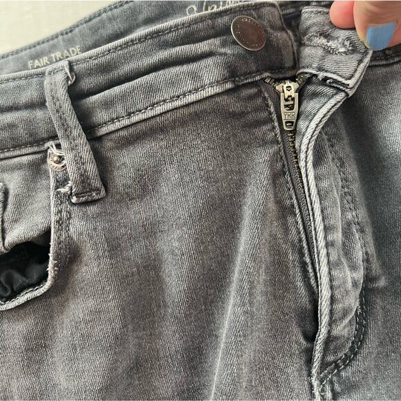 Universal Thread Women’s Distressed Mid Rise Skinny Gray Wash Jeans Size 16 - Picture 10 of 13